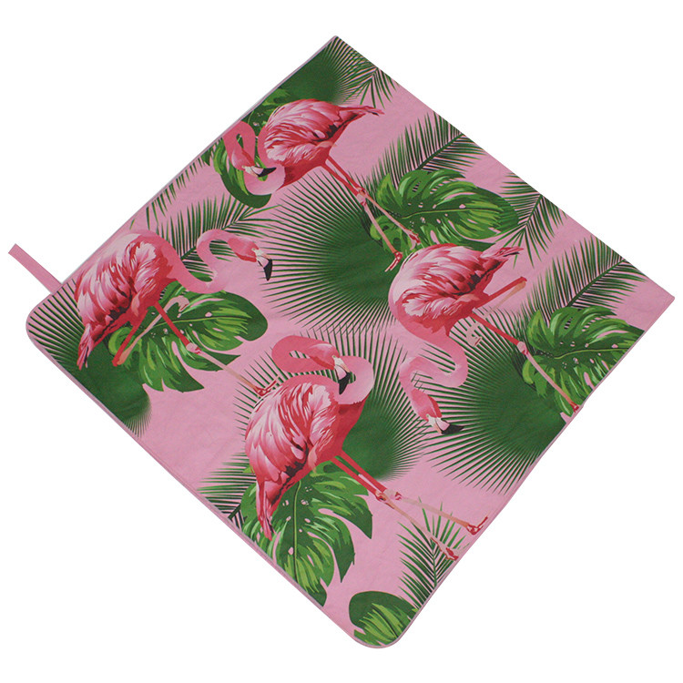 Vibrant Designs Compact Microfiber Towel , Adult Beach Towels 390 Gsm